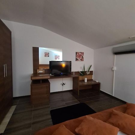 Garsoniera Privata Bed & Breakfast Bukares Bagian luar foto