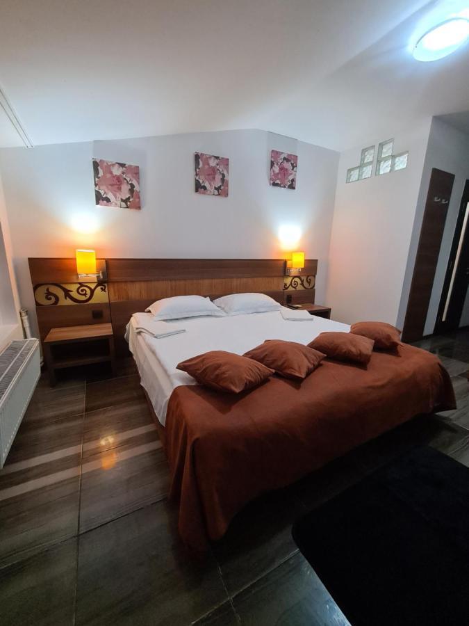 Garsoniera Privata Bed & Breakfast Bukares Bagian luar foto